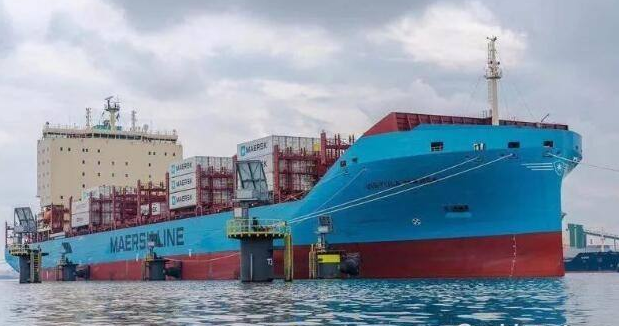 舟山中远海运重工第六艘3600TEU集装箱船命名交付
